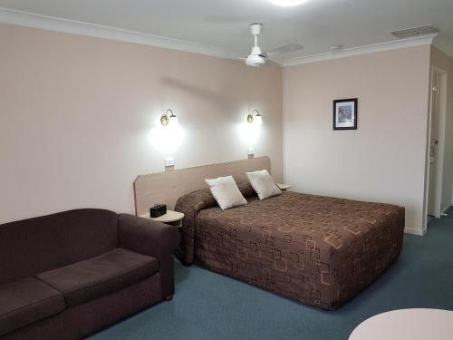 Ένα ή περισσότερα κρεβάτια σε δωμάτιο στο Abraham Lincoln Motel