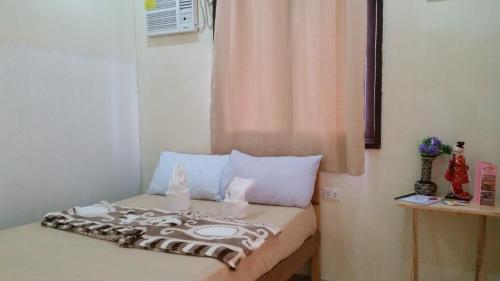 a small room with a bed with a curtain at Villa Encantador Resort in San Vicente