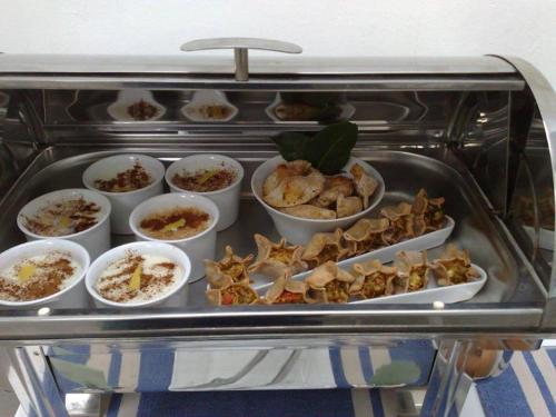 ホテルの敷地内または近くでの食事または食べ物