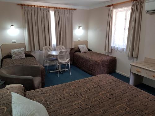 Ένα ή περισσότερα κρεβάτια σε δωμάτιο στο Abraham Lincoln Motel