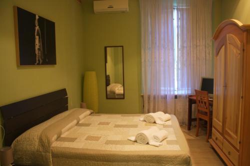 a bedroom with a bed with towels on it at BB La Bella Addormentata e il Principe Calaf in Lucca