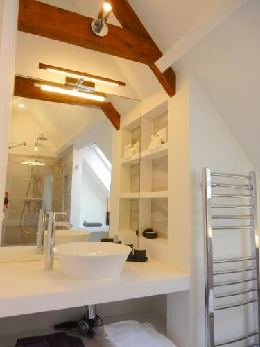 a bathroom with a white sink and a mirror at Boutique B&B Nassau in Amsterdam