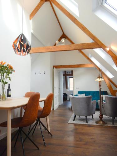 a dining room with a table and chairs at Boutique B&B Nassau in Amsterdam