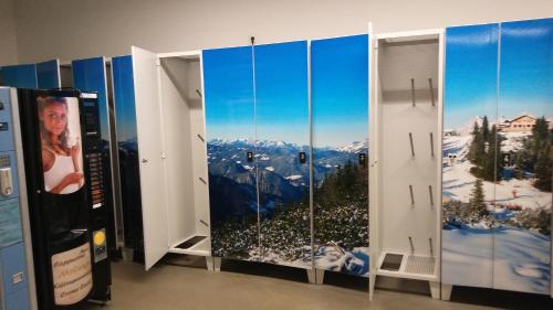 アパートメントから撮影された、または一般的な山の景色