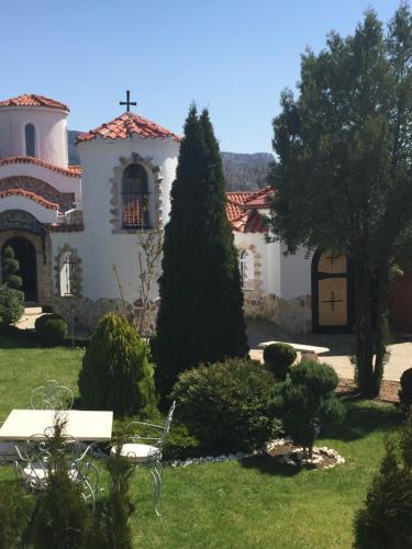 Κήπος έξω από το Villa St. Michael