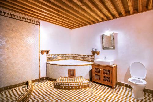 A bathroom at Dar Drissi