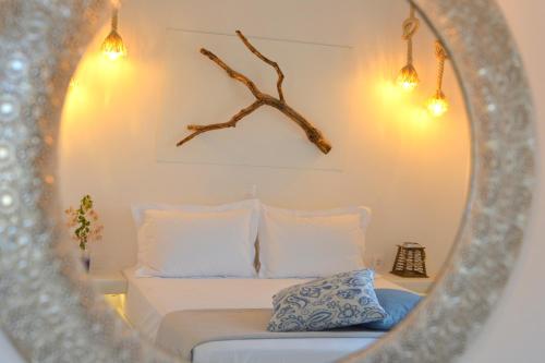 a bedroom with a bed with white pillows at Hawk Stone in Adamas