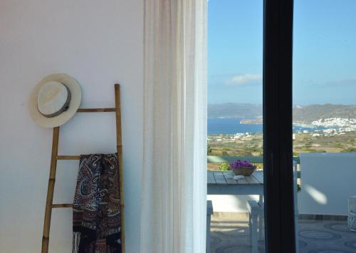 a room with a window with a table and a ladder at Hawk Stone in Adamas