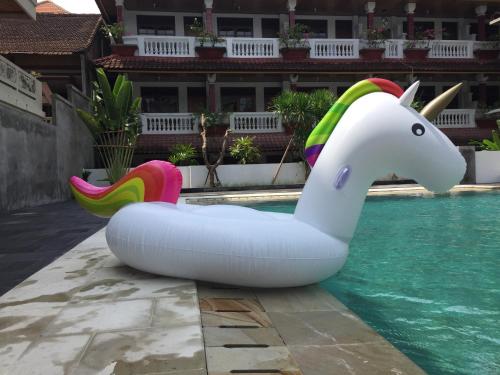Kolam renang di atau dekat dengan Palm Garden Kuta