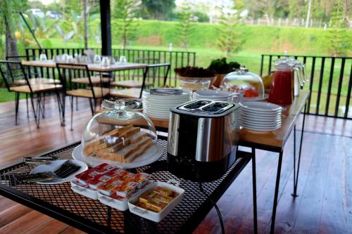 Makanan di atau berdekatan resort