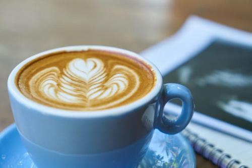 Kemudahan buat kopi dan teh di Clermont Country Motor Inn