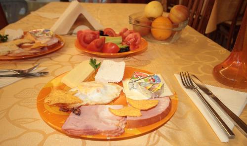 Mad på pensionatet eller i nærheden