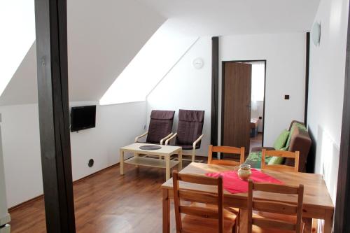 TV a/nebo společenská místnost v ubytování Apartmá Království Beskyd