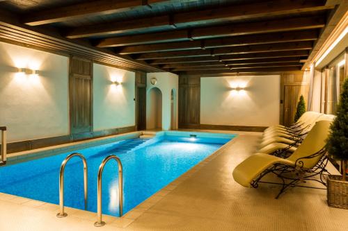 The swimming pool at or close to Boutiquehotel Säumler