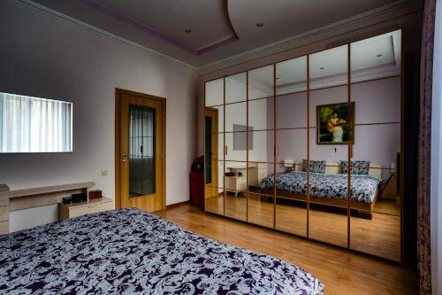  Кровать или кровати в номере Апартаменты Булгаков на Большой Садовой 
