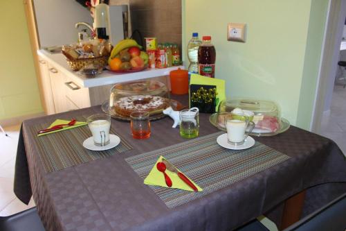a table with a purple table cloth and drinks on it at Il Roseto di Daniela in Montefiascone