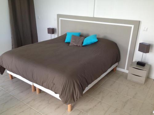Una cama o camas en una habitación de Location Dampierre