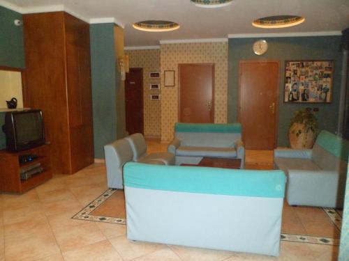 a living room with a couch and a tv at Motel Tempio in Polla