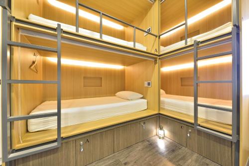 Tempat tidur dalam kamar di With U Hotel & Guesthouse
