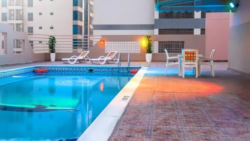A piscina localizada em Sea Diamond Plaza Apartments ou nos arredores