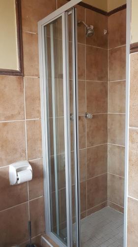 Bilik mandi di Clearwater Self catering Apartments No Loadshedding