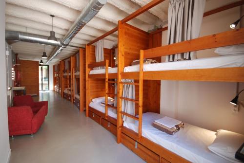 Postel nebo postele na pokoji v ubytování Ten To Go Hostel