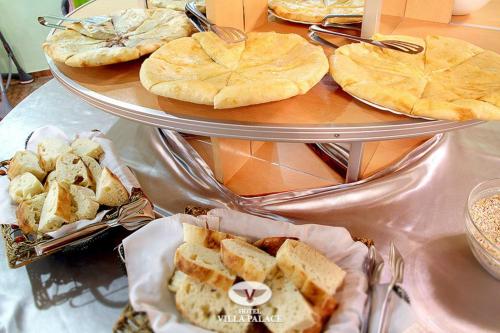 Jídlo v hotelu nebo okolí