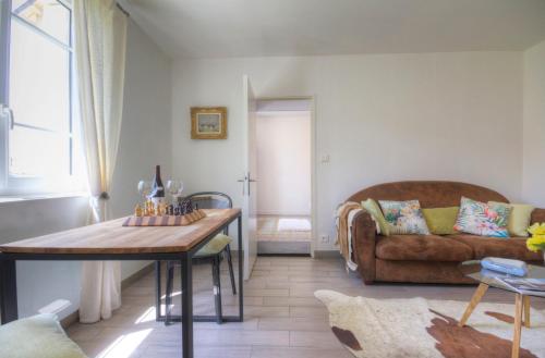 Ruang duduk di L'Escale de Jules et Lily