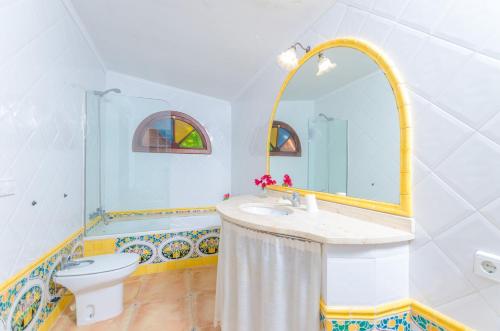 A bathroom at Can Reure (Can Paris)
