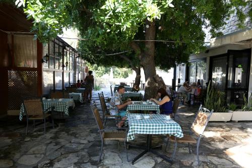 Clientes alojados en Dionysos Central