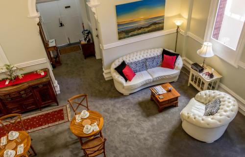 Ruang duduk di Fremantle Bed & Breakfast