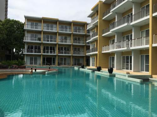 Πισίνα στο ή κοντά στο Seaside Apartment at Cha-Am
