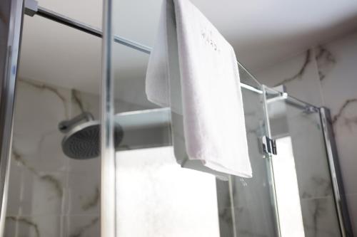 a towel hanging on a shower door in a bathroom at PROSECCO RESIDENCE MARKO in Valtice