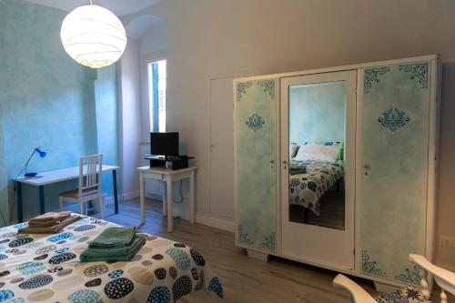 a room with a bedroom with a bed and a mirror at Le Camere di Casa Cassandra in Perugia