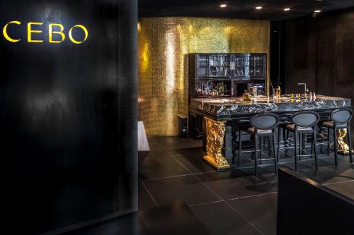 Lounge atau bar di Hotel Urban, a Small Luxury Hotel of the World