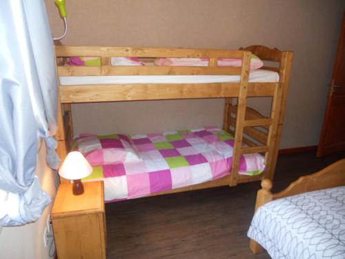 two bunk beds in a room with a lamp at Auberge du Saut des Cuves in Xonrupt-Longemer