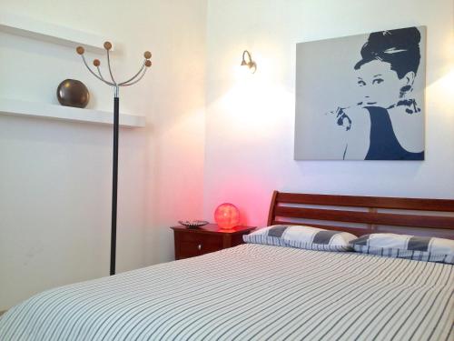 Simons Apartments minutes away from Balluta Bay and St Juliansにあるベッド