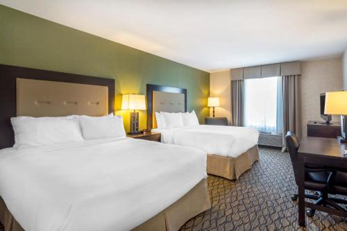 Ένα ή περισσότερα κρεβάτια σε δωμάτιο στο Clarion Hotel & Conference Centre