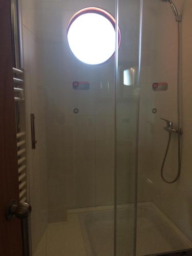 Ein Badezimmer in der Unterkunft Almabosque Cabañas