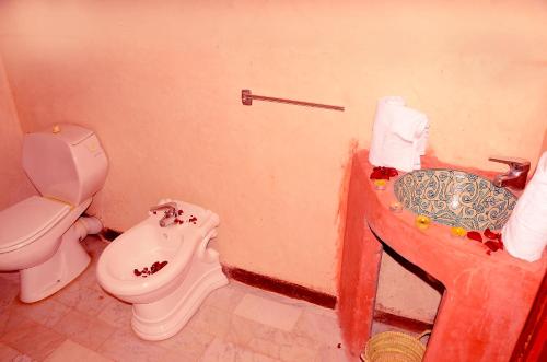 Koupelna v ubytování Latifa House