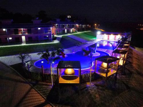 Bazén v ubytování Escarpas resort nebo v jeho okolí