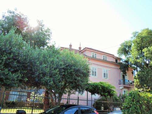 Budova, v ktorej sa apartmán nachádza