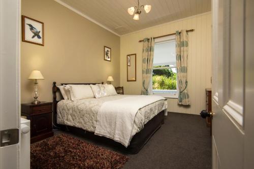 a bedroom with a bed and a window at Sennen House Boutique Accommodation in Picton