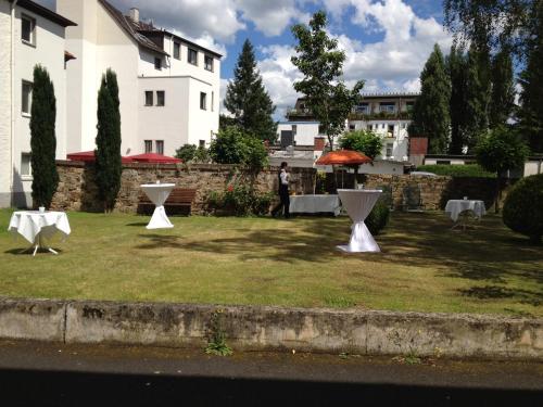 Un jardín fuera de Hotel Fürstenberg
