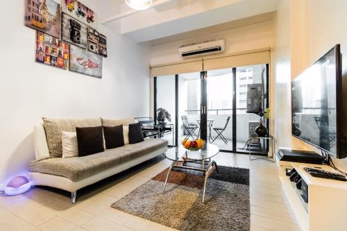 Afbeelding uit fotogalerij van Luxury spacious 2BR in Salcedo Village in Manilla