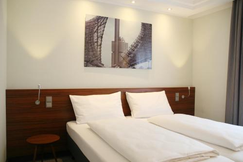 Ένα ή περισσότερα κρεβάτια σε δωμάτιο στο Augusten Hotel München