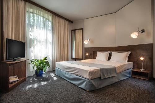 Postel nebo postele na pokoji v ubytování Uniqato Hotel