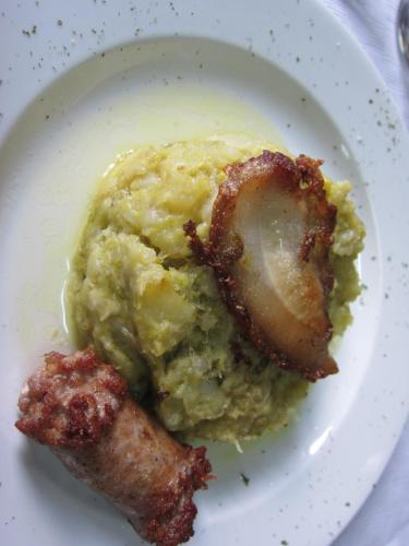 Makanan di atau berdekatan the country house