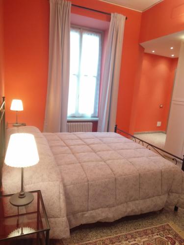 a bedroom with a large bed and a window at Villa Lorenzo in Briosco