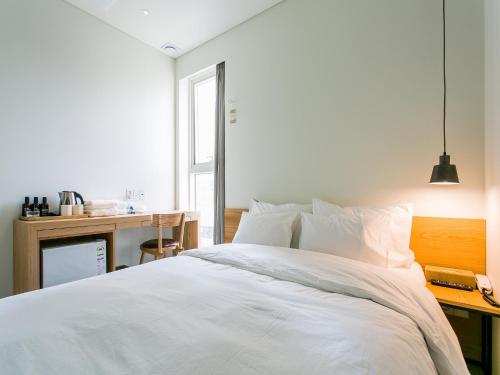 Ένα ή περισσότερα κρεβάτια σε δωμάτιο στο H Avenue Hotel Dongdaemun Sungshin